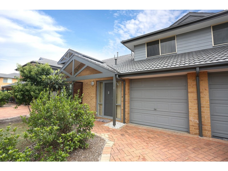 8 Frank Oliveri Drive, Chipping Norton NSW 2170