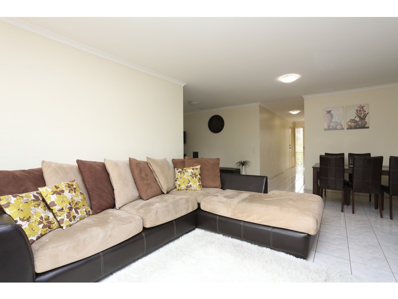 8 Frank Oliveri Drive, Chipping Norton NSW 2170