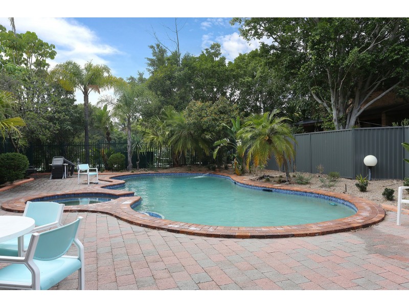 8 Frank Oliveri Drive, Chipping Norton NSW 2170