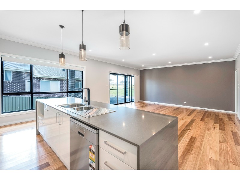 15 Redman Circuit, Goulburn NSW 2580