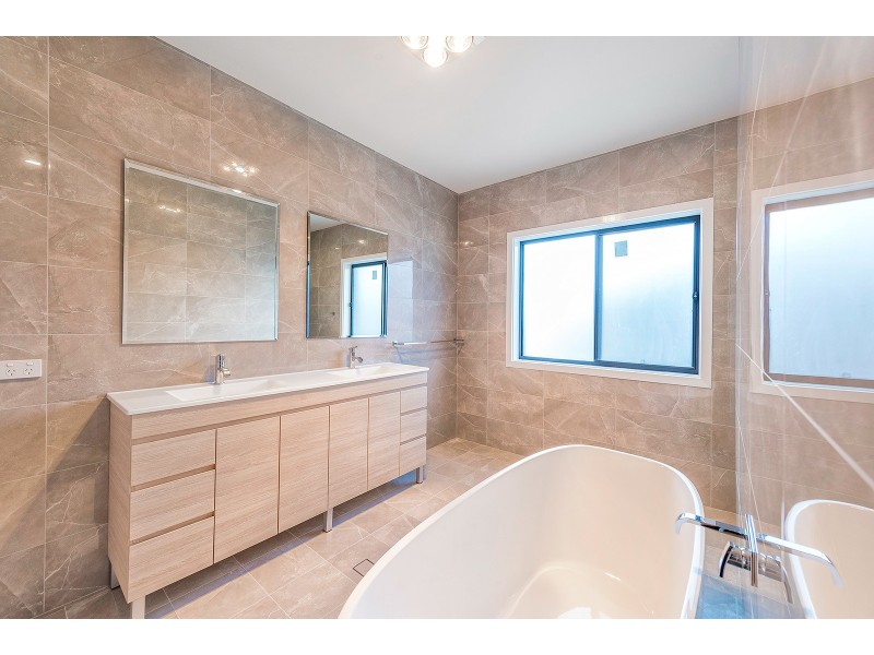 15 Redman Circuit, Goulburn NSW 2580