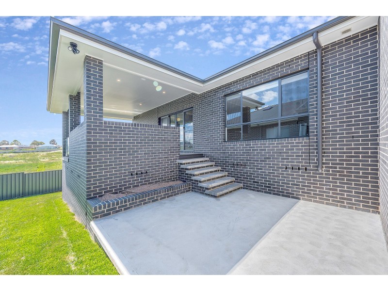 15 Redman Circuit, Goulburn NSW 2580