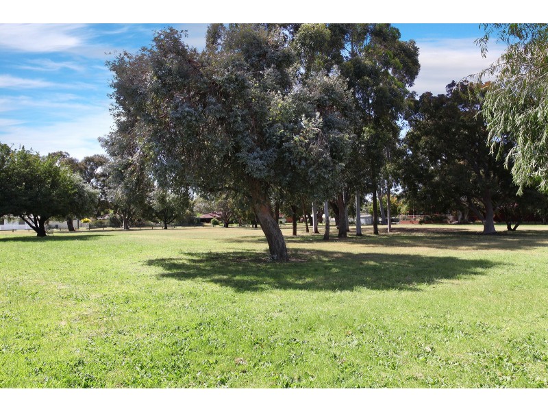 32 ANGELO STREET, Armadale WA 6112