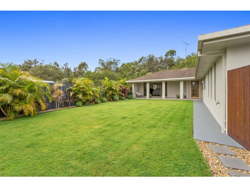 158 Acanthus Avenue, Burleigh Waters QLD 4220