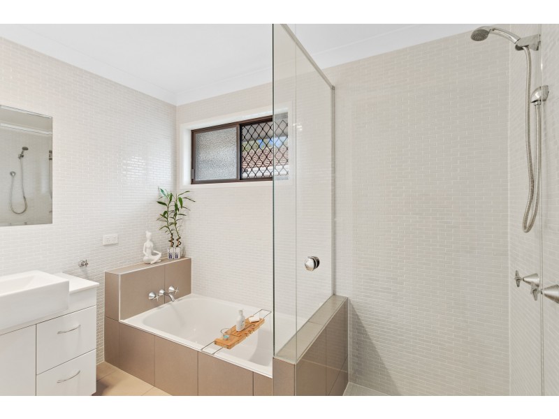 158 Acanthus Avenue, Burleigh Waters QLD 4220
