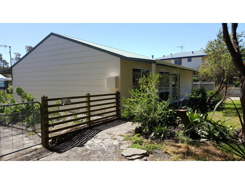 6 Henry Street, Little Grove WA 6330