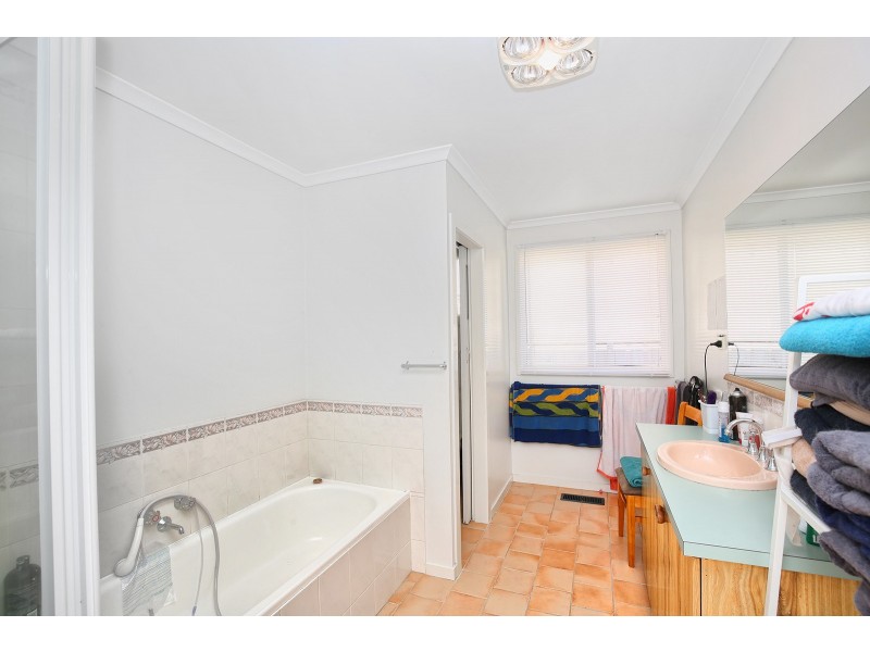 2 Railway Avenue, Tynong VIC 3813