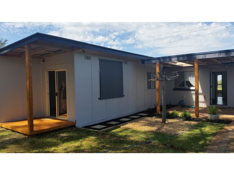 2 Railway Avenue, Tynong VIC 3813