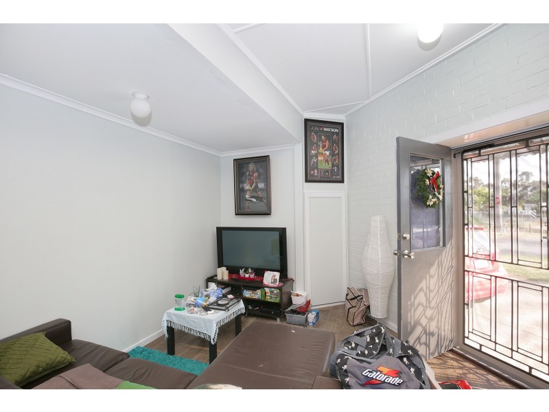 2 Railway Avenue, Tynong VIC 3813