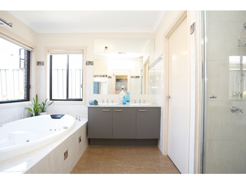 8 Galli Court, Hillside VIC 3037