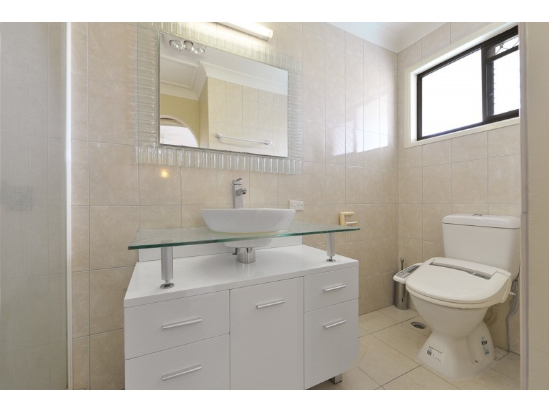 15 Crinum Crescent, Southport QLD 4215