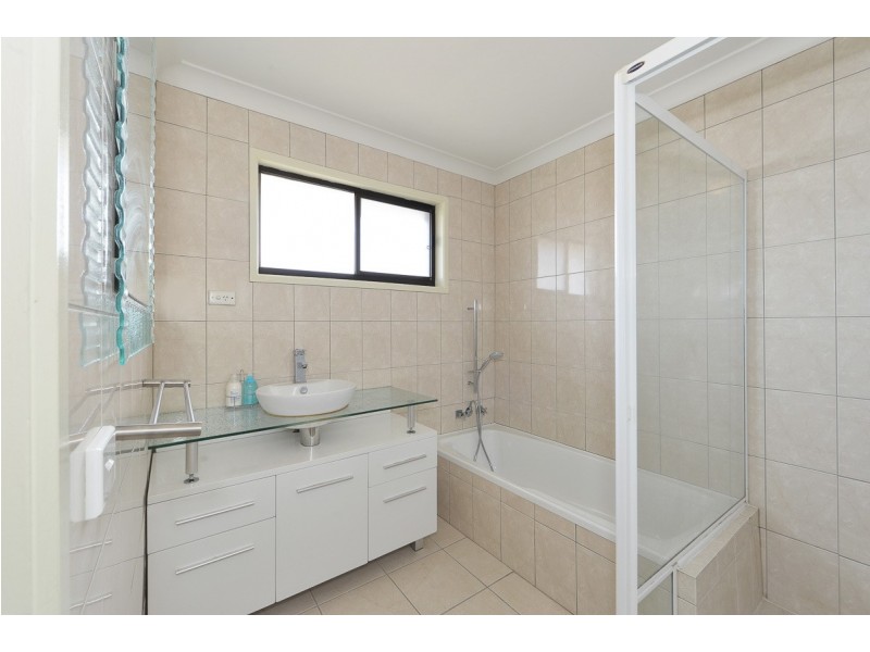 15 Crinum Crescent, Southport QLD 4215