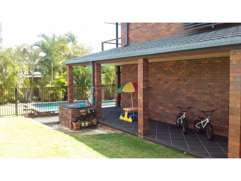 15 Crinum Crescent, Southport QLD 4215