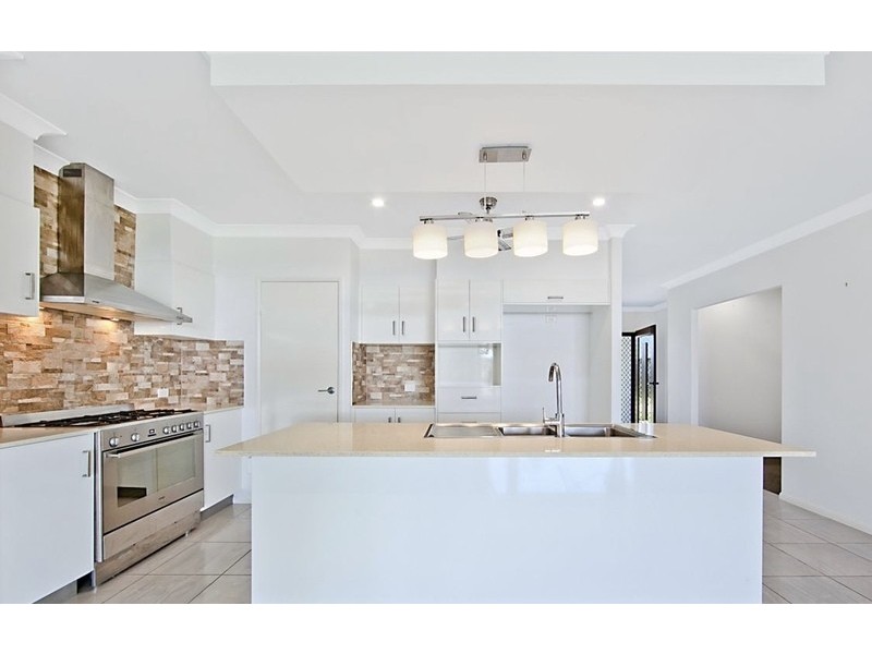 19 Marblewood Circuit, Mount Low QLD 4818