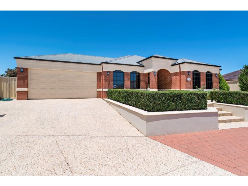4 Carmela Corner, Wandina WA 6530