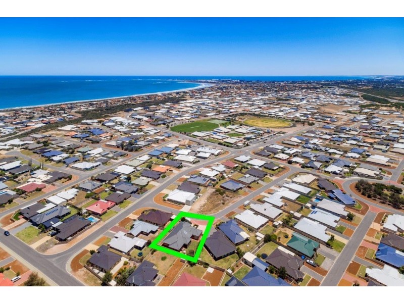 4 Carmela Corner, Wandina WA 6530