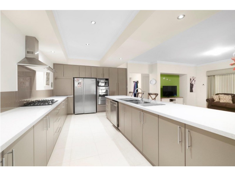 4 Carmela Corner, Wandina WA 6530