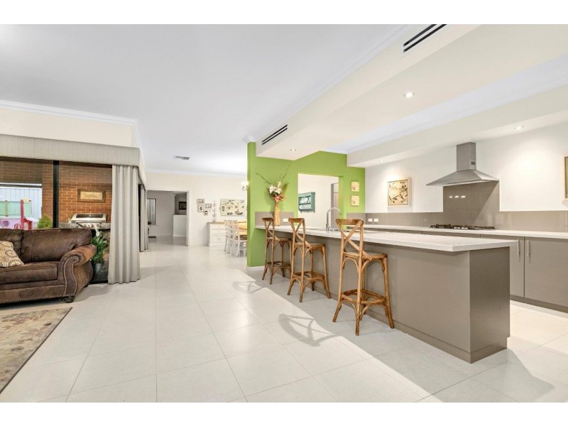 4 Carmela Corner, Wandina WA 6530