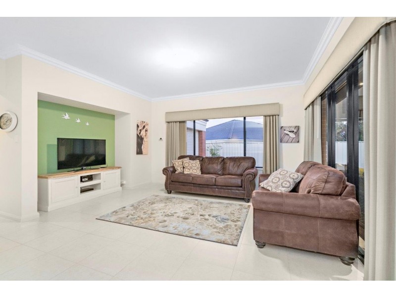 4 Carmela Corner, Wandina WA 6530