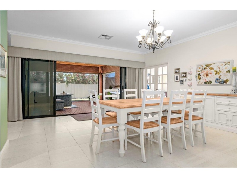 4 Carmela Corner, Wandina WA 6530