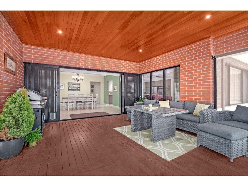 4 Carmela Corner, Wandina WA 6530