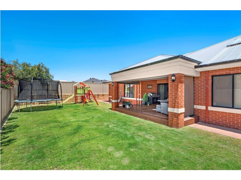 4 Carmela Corner, Wandina WA 6530