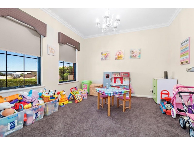 4 Carmela Corner, Wandina WA 6530