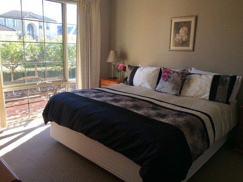 2 Portofino Crescent, Pelican Point WA 6230