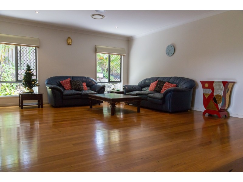 37 Wunburra Circle, Pacific Pines QLD 4211
