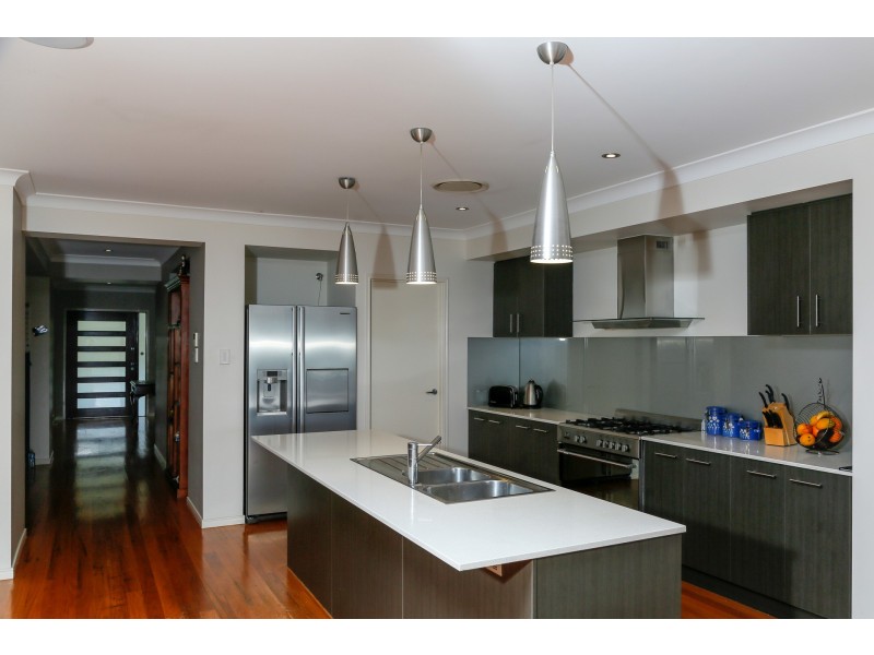37 Wunburra Circle, Pacific Pines QLD 4211