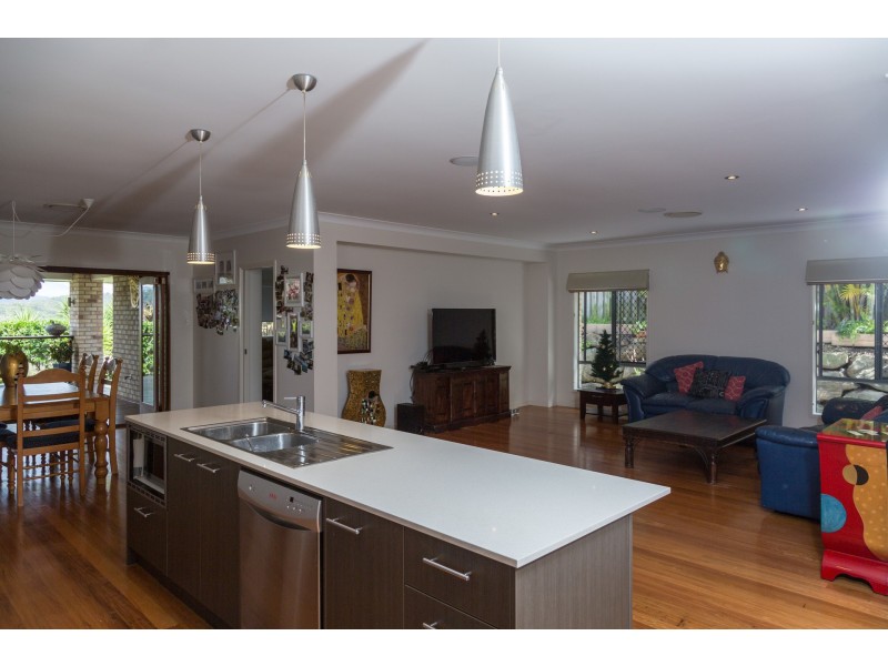 37 Wunburra Circle, Pacific Pines QLD 4211