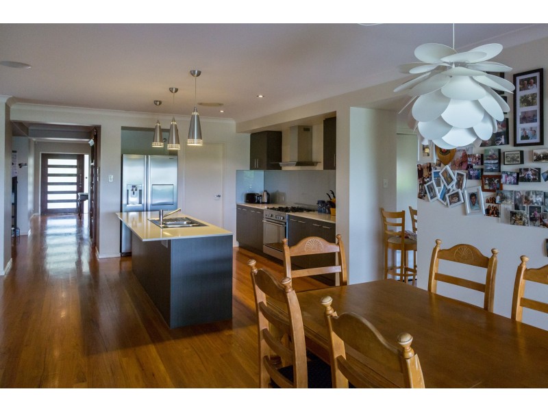 37 Wunburra Circle, Pacific Pines QLD 4211