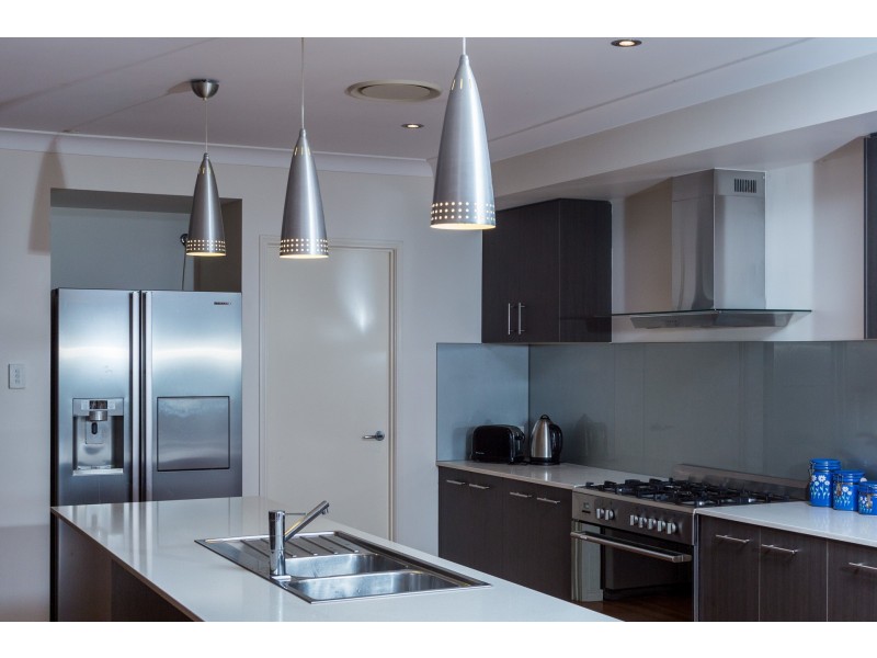 37 Wunburra Circle, Pacific Pines QLD 4211