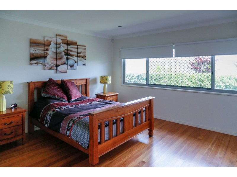 37 Wunburra Circle, Pacific Pines QLD 4211