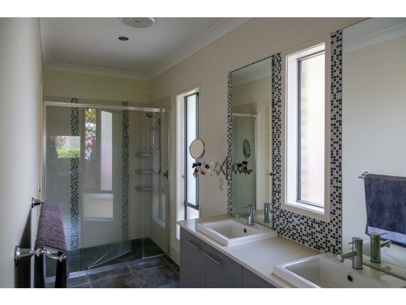 37 Wunburra Circle, Pacific Pines QLD 4211