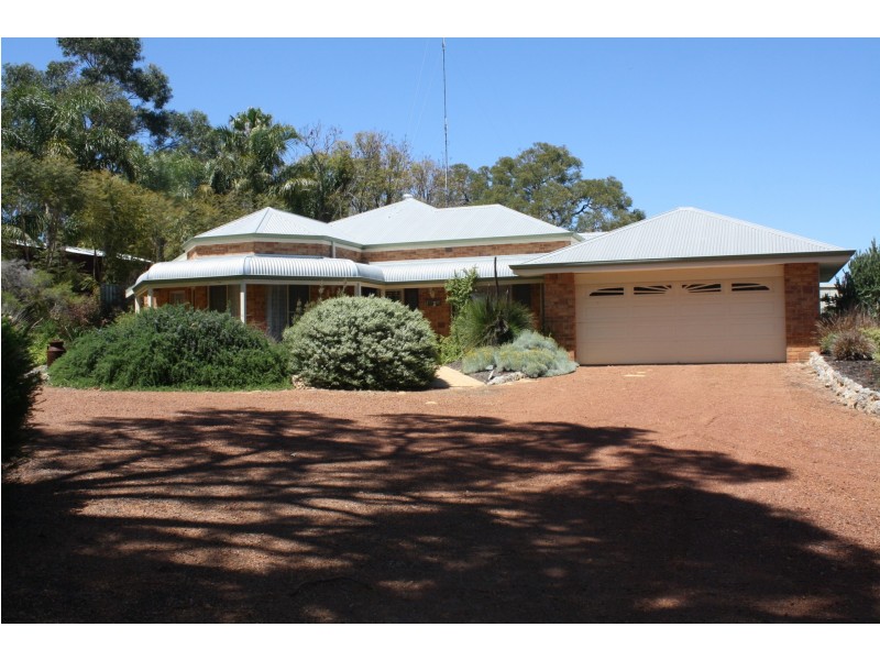 15 McDowell Street, Waroona WA 6215