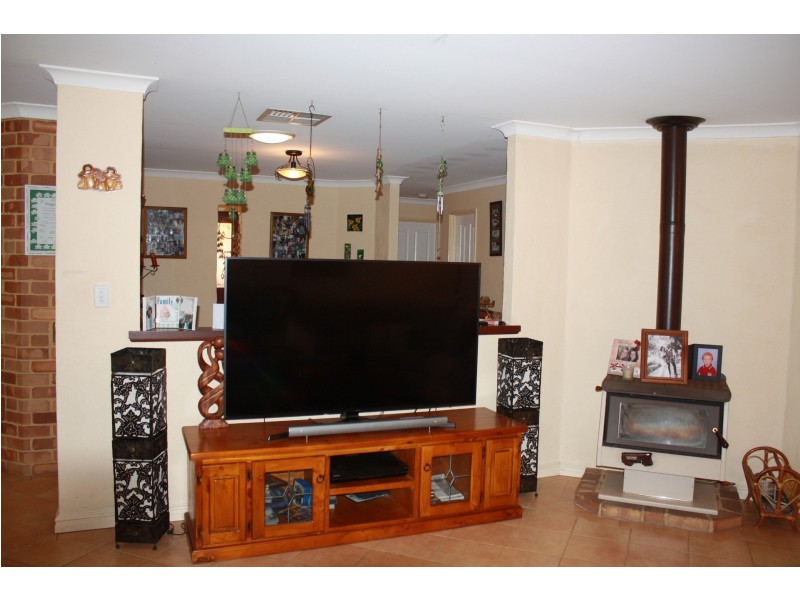 15 McDowell Street, Waroona WA 6215