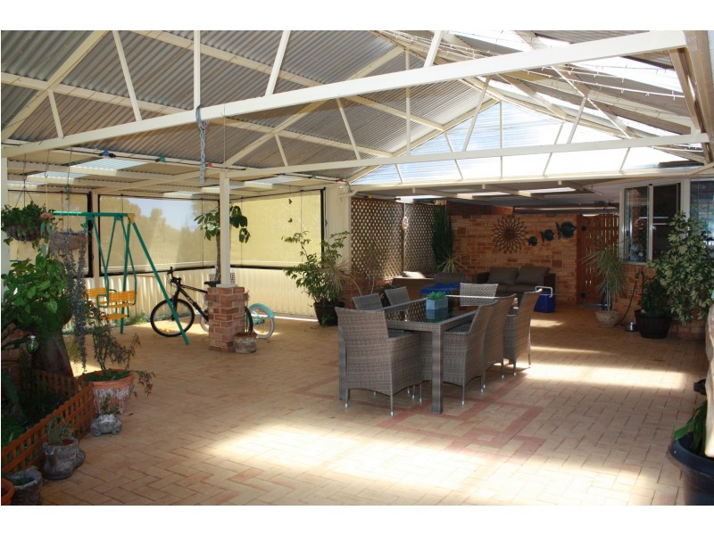 15 McDowell Street, Waroona WA 6215