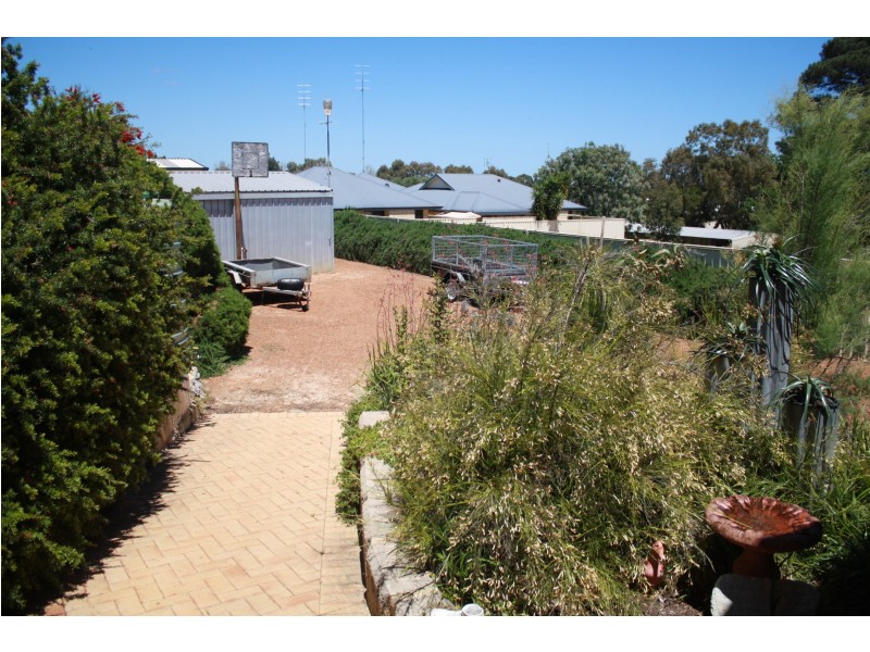 15 McDowell Street, Waroona WA 6215