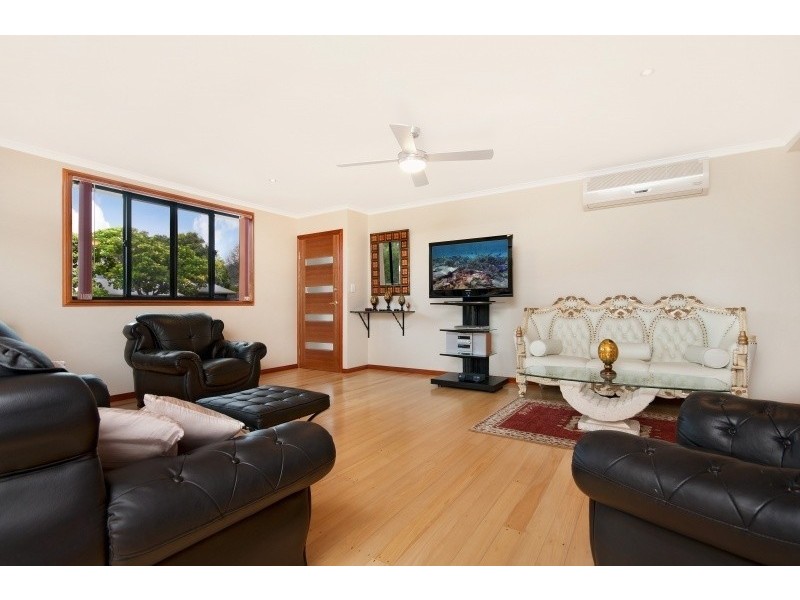 42 Macilwraith Street, Manoora QLD 4870