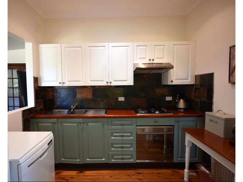 2 Lakeview Parade, Warriewood NSW 2102