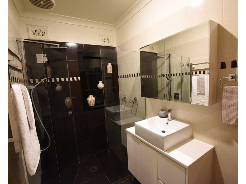 2 Lakeview Parade, Warriewood NSW 2102