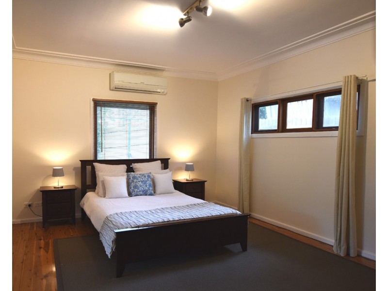 2 Lakeview Parade, Warriewood NSW 2102