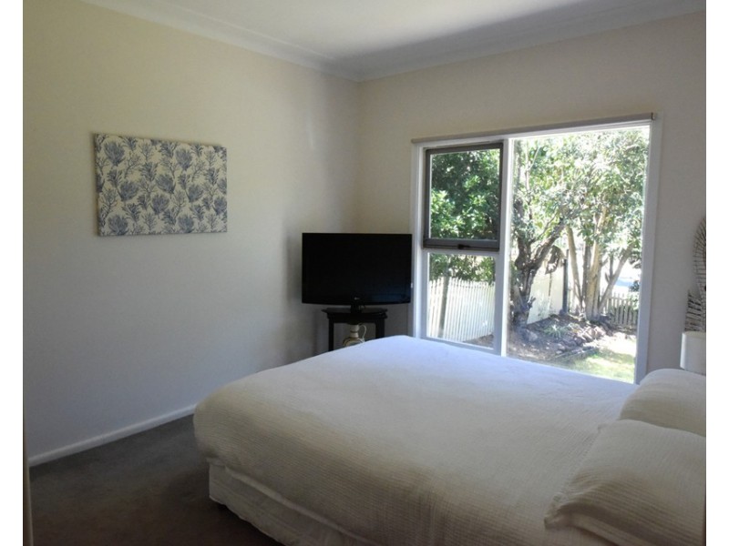 2 Lakeview Parade, Warriewood NSW 2102