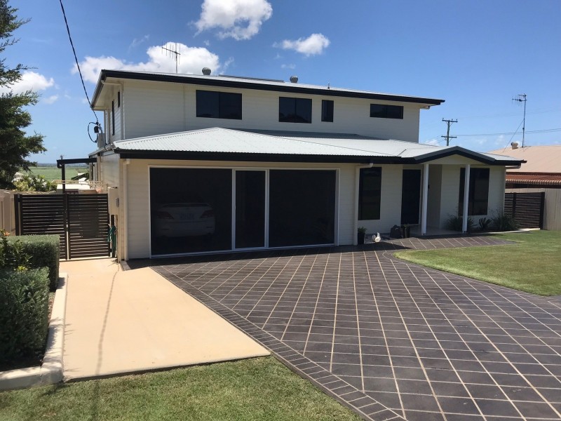 4 Martins Court, Qunaba QLD 4670