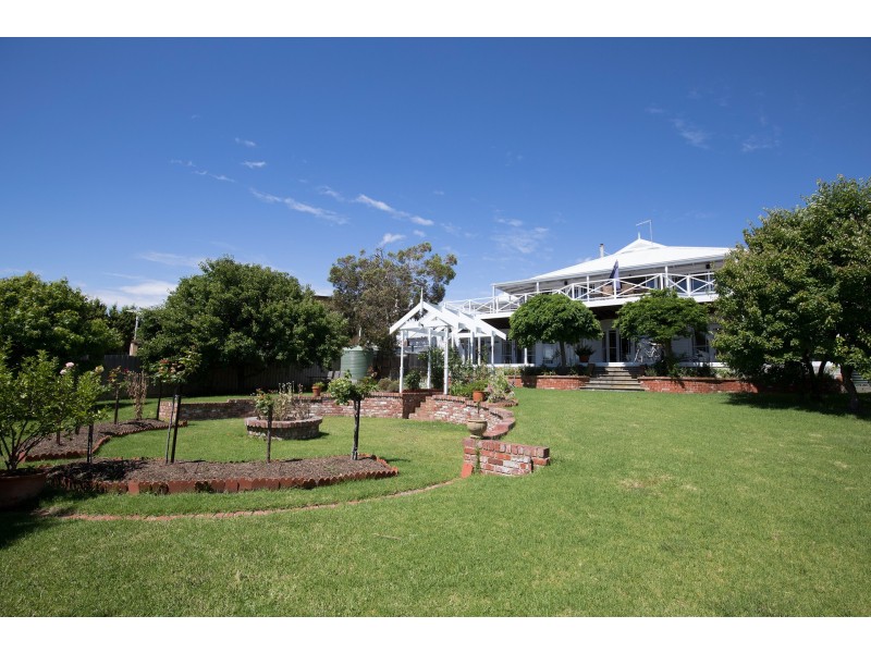 3 Koornalla Crescent, Mount Eliza VIC 3930