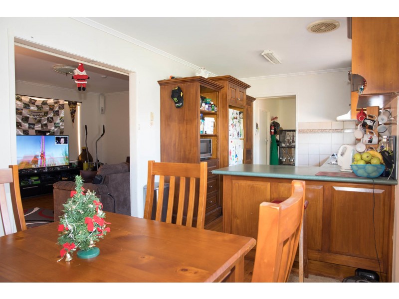 49 Debra Street, Centenary Heights QLD 4350