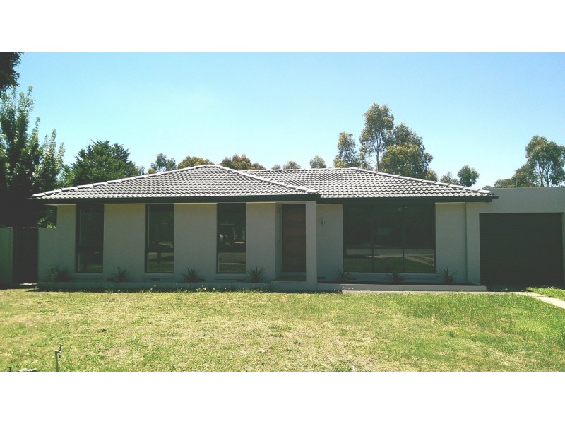 15 Burke Court, Cranbourne North VIC 3977