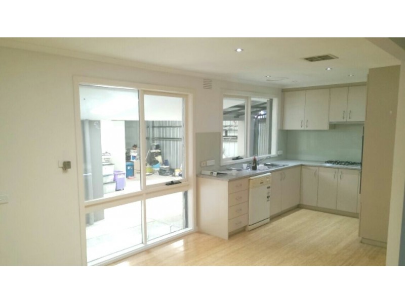 15 Burke Court, Cranbourne North VIC 3977