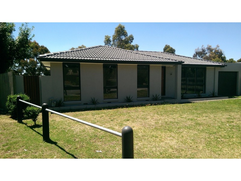 15 Burke Court, Cranbourne North VIC 3977